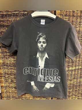 M&O Knits-Black Enrique Iglesias Portrait Graphic Tee- Estimated size: Small